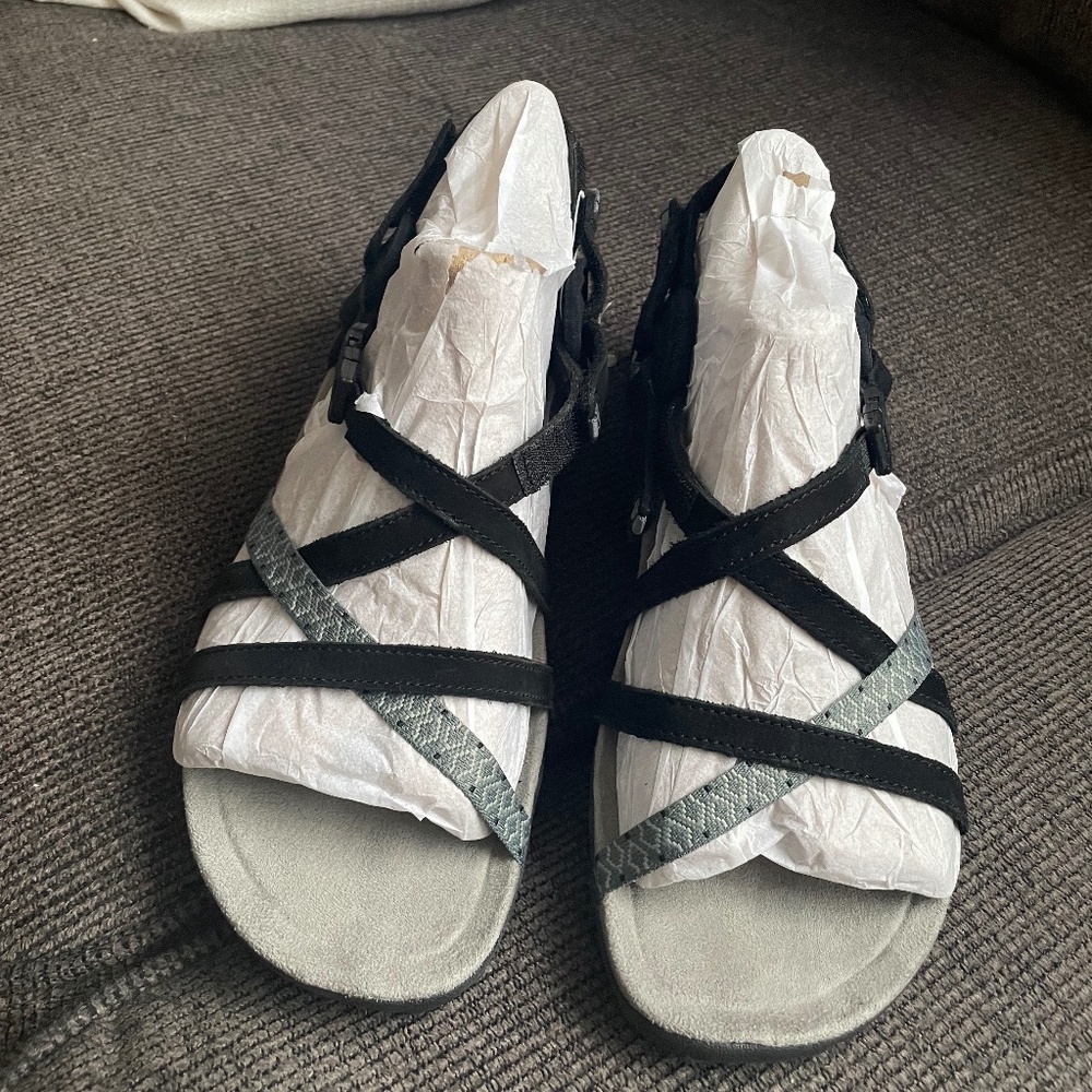 NWOT Merrell Sandals